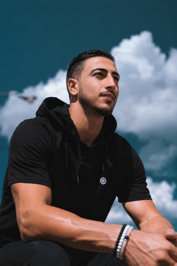 Portret van Ilias Joubid, Ambulante hulpverlener