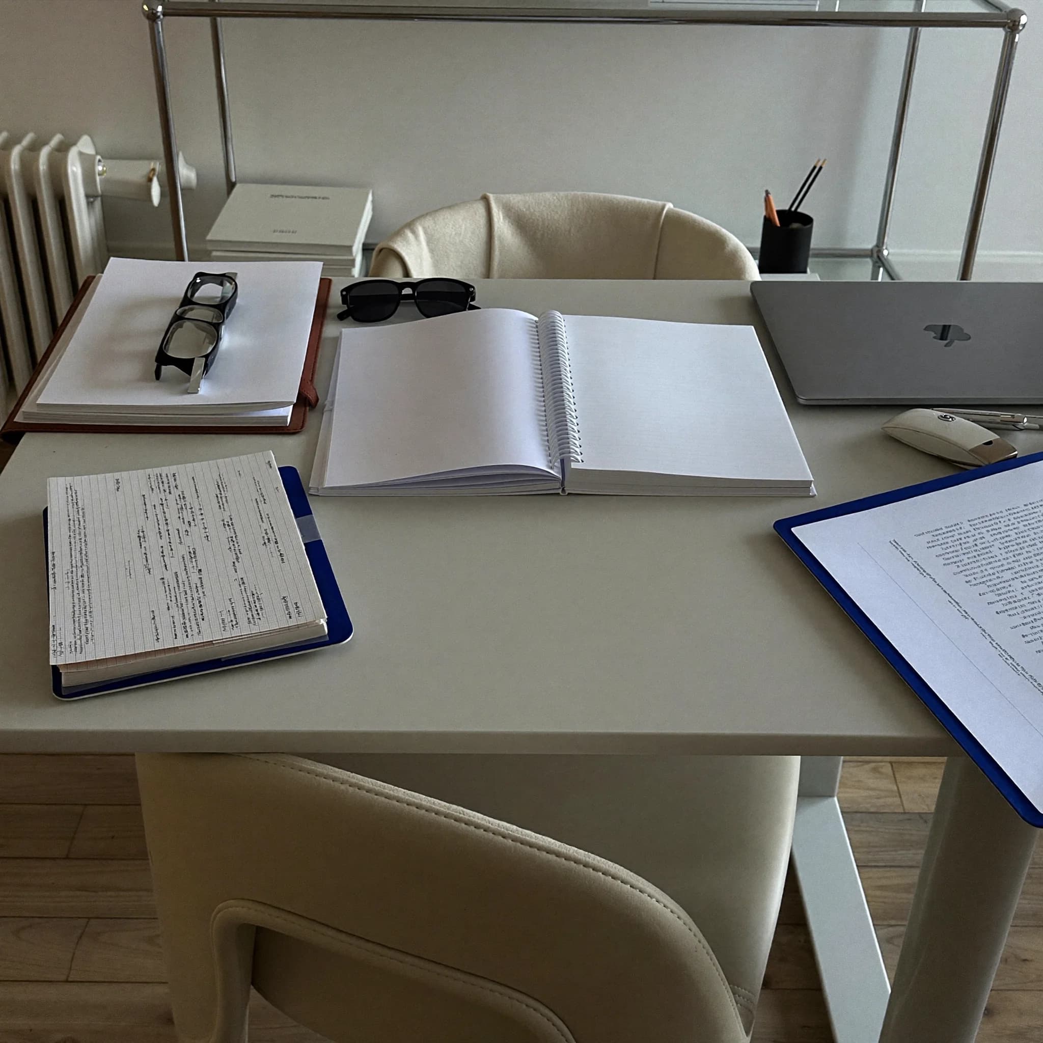 Werkplek met aantekeningen en rapportage voor samenwerking met verwijzers